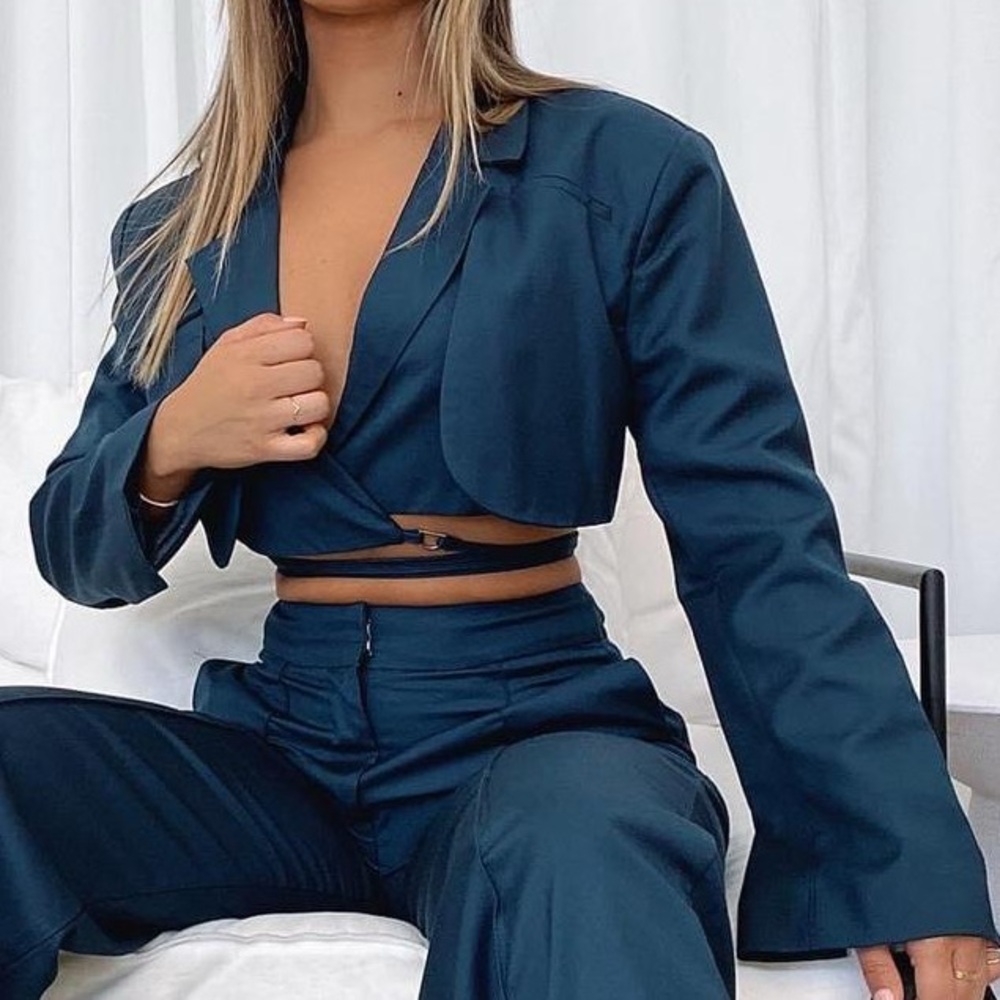 White Fox Boutique Business As Usual Navy Blue Cropped Blazer XS